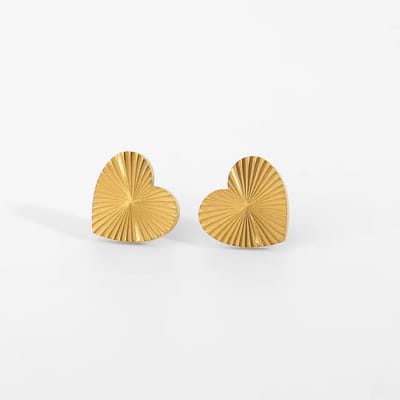 Oorstekers geribbeld hart - Hartjes oorknoppen - Stainless Steel - Goudkleurig - Non Fade - The Jewellery Salon