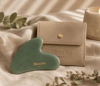 Bluscha® Face Gua Sha Groene Jade - 100% Natuurlijke Jade - Gezichtsmassage Tool - Gezicht Scraper - Inclusief Luxe Opbergetui