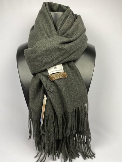 Wintersjaal effen Gerard Pasquier met franje. Leuk om te geven leuk om te krijgen! Cadeautip