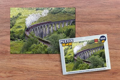 Puzzel Stoomtrein tussen het groene landschap in Schotland - Legpuzzel - Puzzel 500 stukjes