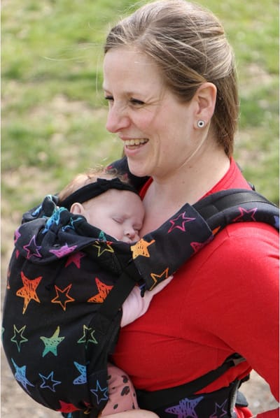 Draagzak Yaro Hug Stellar Art Rainbow Black - ergonomische baby draagzak, volledig aanpasbaar, voor baby en peuter