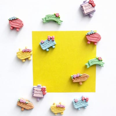TLVX 12 stuks Leuke 3D Magneten met Vrolijke Uitspraken / Koelkast Foto Magneet / Best Wishes / Nice Day / Keepsmiling / Happiness / Welcome / My Garden / Speel- en Leer Magneetjes / Whiteboard / Decoratief / Notitie / Memo / Schoolbord / Magnetisch