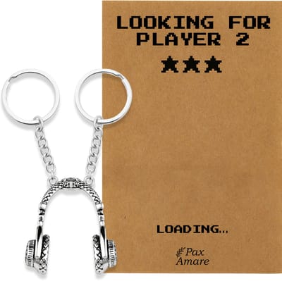 BFF Sleutelhanger voor 2 'Looking for player 2' - Magnetische Koptelefoon - Sleutelhanger set op Cadeau Kaartje - Zilverkleurig - Vriendschap Symbool - Pax Amare