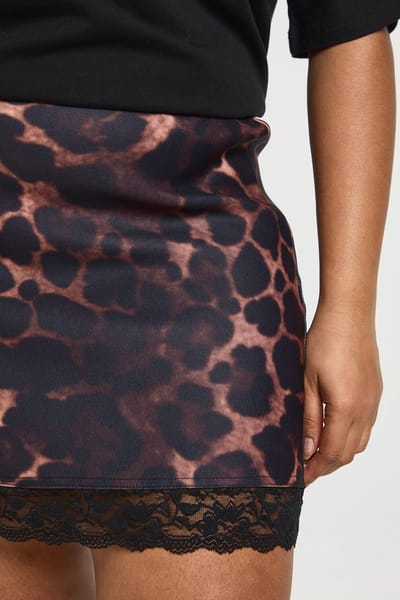 boohoo Dames Plus Luipaardprint Bengaline Mini Rok Met Kanten Rand | Maat: 46