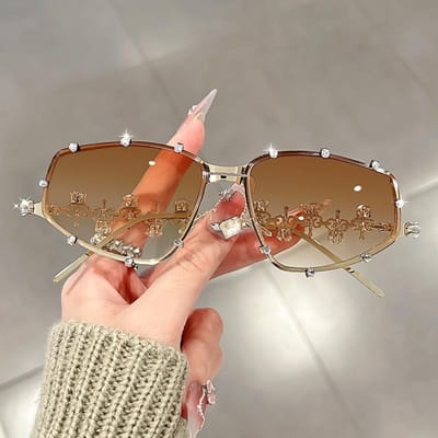 Gepersonaliseerde brilmonturen bezet met diamanten modieuze Nieuwe zonnebrillen met diamantvormige glazen streetstyle zonnebrillen