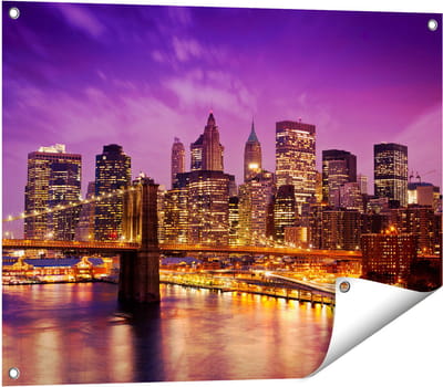 Gards Tuinposter Skyline New York van Centrum in het Paars - 80x60 cm - Tuindoek - Tuindecoratie - Wanddecoratie buiten - Tuinschilderij