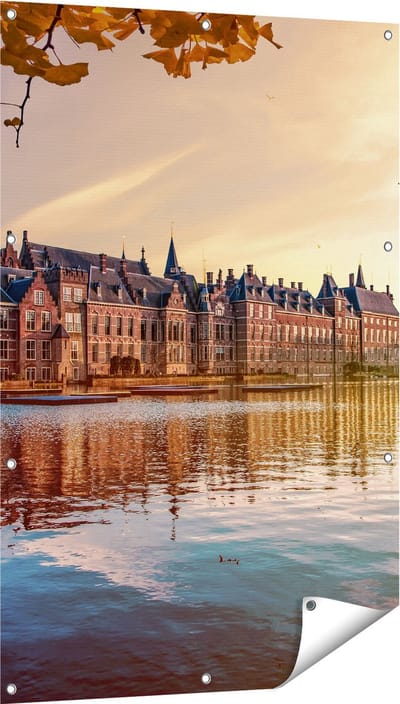 Gards Tuinposter Binnenhof Gebouw in Den Haag - 80x120 cm - Tuindoek - Tuindecoratie - Wanddecoratie buiten - Tuinschilderij