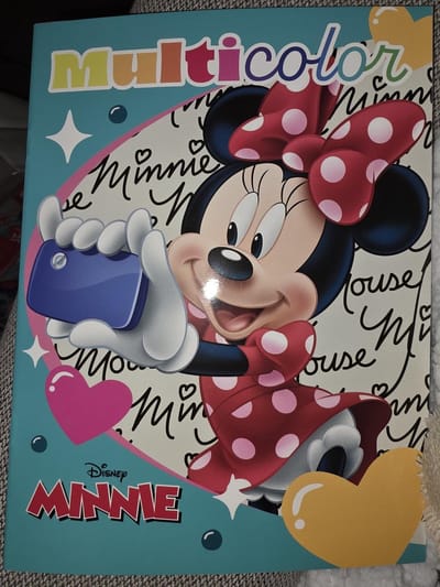 Disney Multicolor Minnie Mouse met mobiel - selfie - 32 pagina's met kleurplaten - Katrien