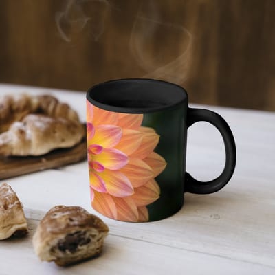 Magische Mok - Foto op Warmte Mokken - Koffiemok - Dahlia - Bloem - Oranje - Magic Mok - Beker - 350 ML - Theemok