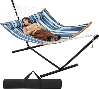 Hangmat met Standaard voor 2-3 Personen – Verstelbare Hoogte – Inclusief Kussen en Draagtas – Belastbaar tot 216 kg – Vrijstaande Tuinhangmat voor Camping, Balkon, Terras en Tuin – Blauw Gestreept