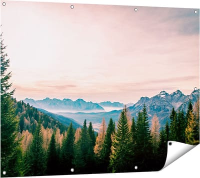 Gards Tuinposter Bos met Bomen bij Bergen Landschap - 120x90 cm - Tuindoek - Tuindecoratie - Wanddecoratie buiten - Tuinschilderij