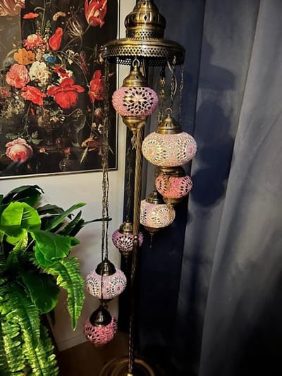 Turkse vloerlamp - mondgeblazen glas - 7 bollen - paars fushia en zacht roze - sfeervolle verlichting