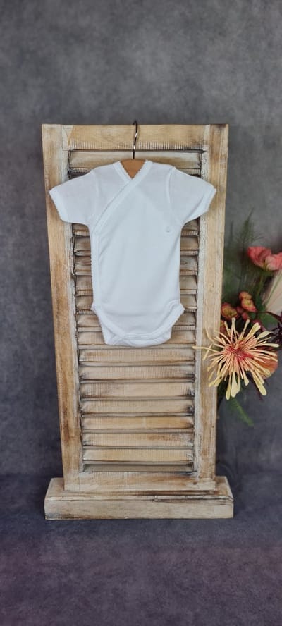 Babidu Romper/Body | Wit | Gehaakt Randje | Korte mouw | Overslag | 1157 | 6 maand| maat 68
