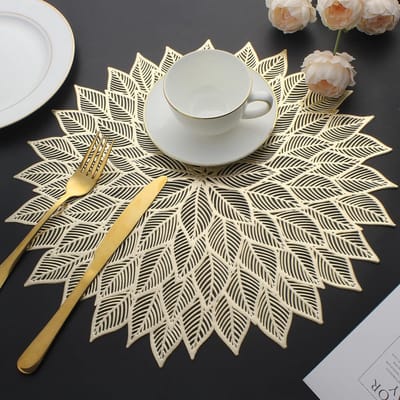 Candala Placemats Set van 6, ronde uitgeholde bloemen placemats voor eettafel geperste vinyl bloeiende blad tafelmatten voor vakantie feest bruiloft accent middelpunt diner decoratie (goud)