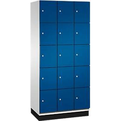 C+P Cambio lockerkast, 3 vakken, 15 vakken, met plint, B 900 x D 525 x H 1980 mm, lichtgrijs/ gentiaanblauw