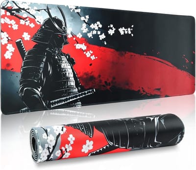 Grote Gaming Muismat 800 x 300 x 3mm, Waterdicht en Antislip, Ideaal voor Gaming en Thuiswerk, Zwart en Rood met Samurai en Kersenbloesem Design