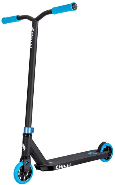 Chilli Base stuntstep - zwart / blauw - 110mm wielen