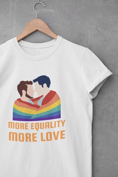 Shirt - More equality more love - Wurban Wear | Grappig shirt | Pride | Unisex tshirt | Pride vlag | Regenboog vlag | LGBTQ | Make up | Gay | Liefde | Wit
