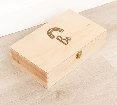Houten kistje 'Bo' Regenboog - Tekenkist - Herinneringsdoos - Kraamcadeau - Knutseldoos - Memorybox - Baby - Geboorte