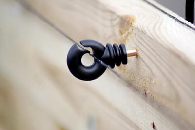 Koltec Kleine ringisolatoren voor schrikdraad — 25 stuks - Koltec ringisolator, kleine isolator schrikdraad, isolator 25 stuks, schrikdraad isolator Koltec, afrasteringsisolator