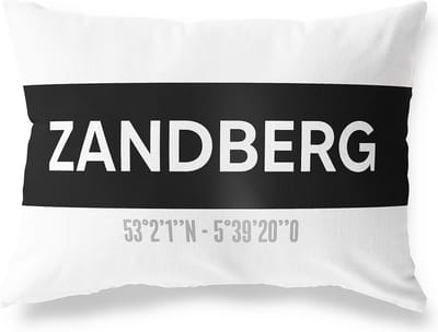 Tuinkussen ZANDBERG - DRENTHE met coördinaten - Buitenkussen - Bootkussen - Weerbestendig - Jouw Plaats - Studio216 - Modern - Zwart-Wit - 50x30cm