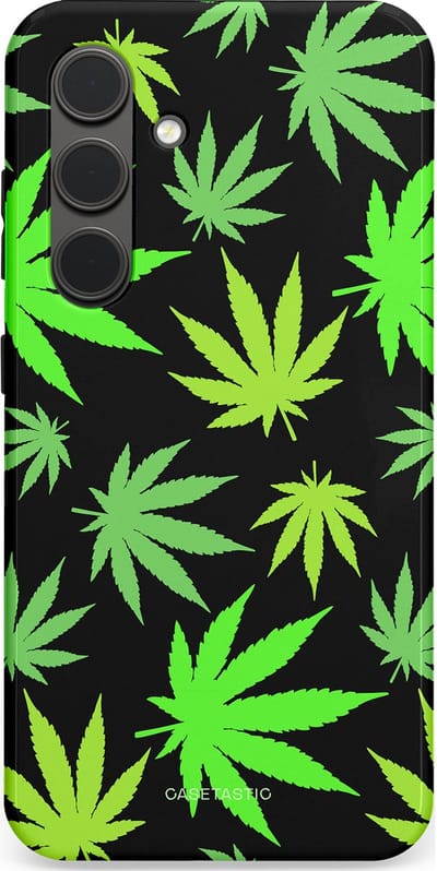 Casetastic Hoesje Geschikt voor Samsung S24 - Stijlvolle Beschermende Duo-layer Case - Cannabis