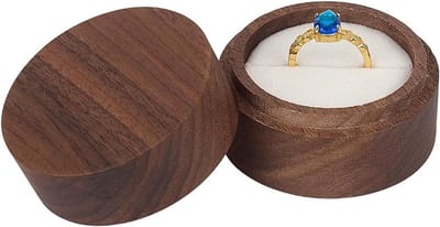 Houten ronde ringdoos met fluwelen voering (5 x 3,5 cm) - Perfect als sieradendoos of cadeau voor verloving, bruiloft en jubileum.