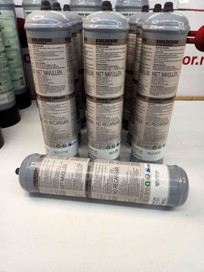 Aquarium navulling CO2 in wegwerpfles 950cc Oxyturbo