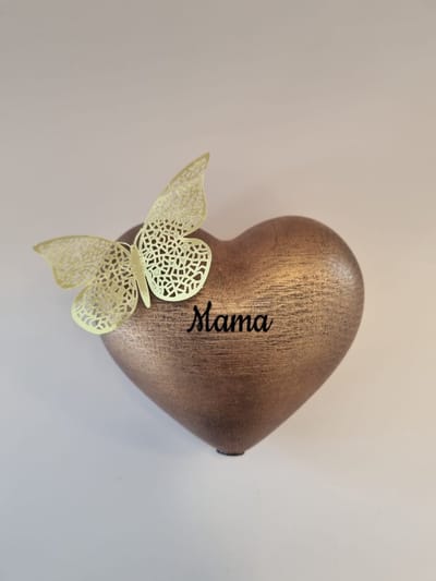 Urn hart met vlinder - mama - brons - 450 ml
