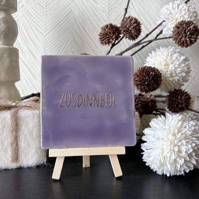 Hartjespost | Tegeltje Zusdinnetje paars, goud | schoencadeautjes sinterklaas | tegeltjes met tekst | spreuktegel | tegeltjeswijsheden | Christmas | Xmas | kerstmis | zussen | zusje | familie | liefde | goud | alles is liefde | 10x10