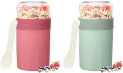 PromoHome Mueslibeker To Go Set - 2 Stuks Herbruikbare Yoghurtbeker met Lepel en Sausbox - Lekvrije Lunchbox voor Kinderen en Volwassenen - Geschikt voor Magnetron - Groen en Roze