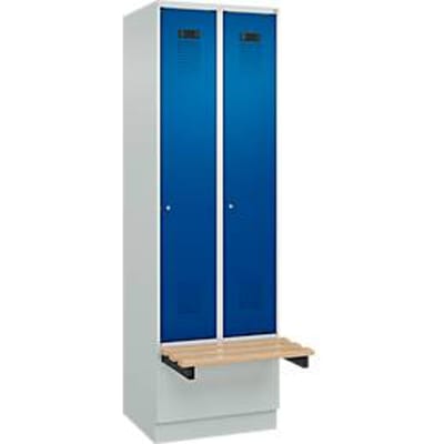 C+P Evolo Plus garderobekast, 2 vakken van elk 300 mm breed, sokkel, zwevende bank, B 600 x D 815 x H 1950 mm, cilinder, lichtgrijs/gentiaanblauw