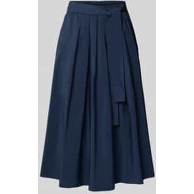 Uitlopende midirok met tailleriem