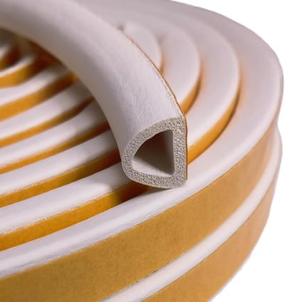 Zelfklevende D-Type Foam Sealing Tape voor Deuren en Vensters - Geluidsisolatie en Tochtwering (Wit, 6M)