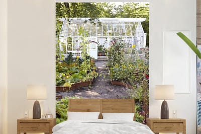 Behang - Fotobehang Moestuin en een kas - Breedte 200 cm x hoogte 300 cm