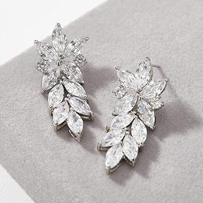 Huitan Hoge Kwaliteit Zirkonia Druppeloorbellen voor Vrouwen Zilverkleurig Temperament Bruids Oorbellen Mode Sieraden gray