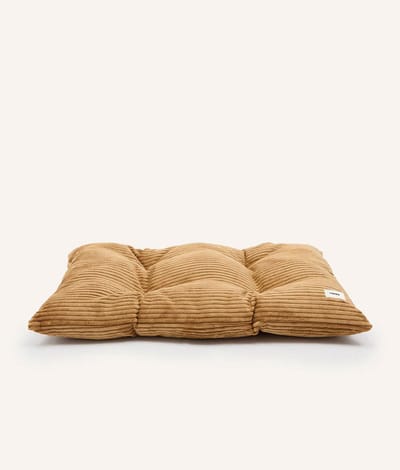 Zacht hondenkussen van corduroy – Mosterdkleur – Wasbaar & anti-slip – Bela