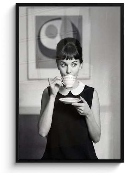 Poster in lijst - Fotolijst 80x120 cm - Posters - Portret - Thee - Vrouw - Posterlijst zwart - Decoratie - Wanddecoratie woonkamer - Muurdecoratie slaapkamer