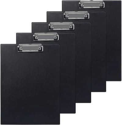 Set van 5 A4 Clipboard met Hanggat, PVC Gecoate Clipboard met Laag Profiel Klem voor Kantoor, Bedrijf en School - Zwart, Ideaal voor Organisatie en Presentaties