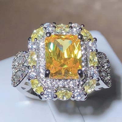 Prachtige Vierkante Gele CZ Damesring Heldere Vintage Feestelijke Vrouwelijke Elegante Accessoires Hoge Kwaliteit Sieraden 10 beige