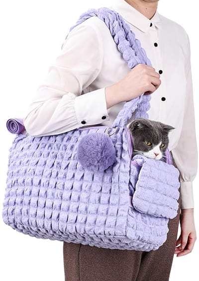 Dailygoods - Zachte kattendragers, modieuze bubbeldraagtas, huisdiertas, gezwollen gewatteerde handtas met pluizige bal en geventileerde mesh ritsen voor 12 pond puppy/15 lbs kat (paars)
