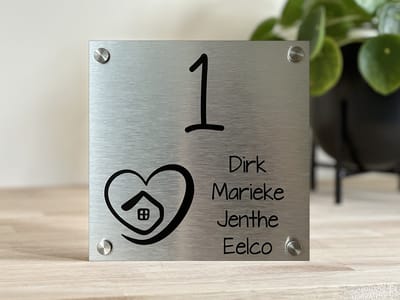 Naambordje / huisnummer voordeur hart met huisje rvs look