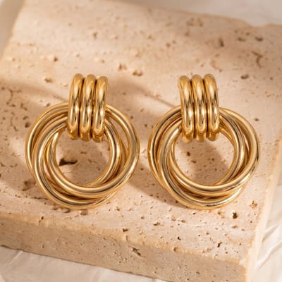 Lundholm Maren Oorbellen Dames Goudkleurig – Premium Stainless Steel Gold PVD Plated – Statement Oorbellen – Ronde Oorbellen met Ring Design – 3 cm – Waterproof & Hypoallergeen – Scandinavisch Design