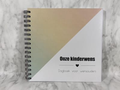 Invulboek ‘Onze kinderwens’  - REGENBOOG - fotoboek voor wensouders - cadeau - kado - cadeautjes - zwangerschapswens - zwanger worden - ouders worden - dagboek