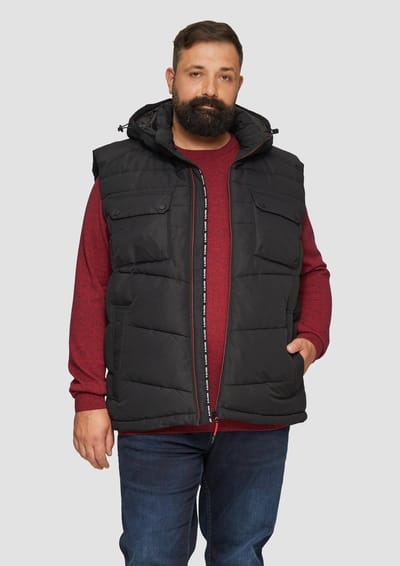 s.Oliver - male - Gewatteerde bodywarmer met afneembare capuchon
