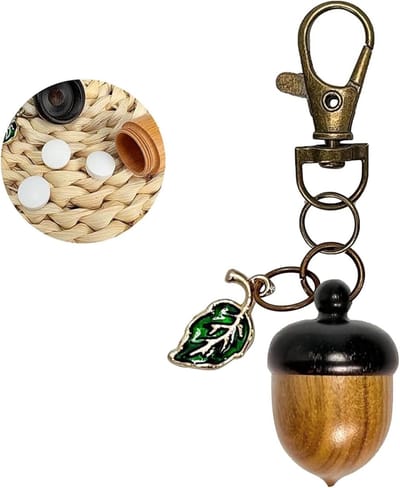 Schattige Eikel Sleutelhanger Pillendoos, Mini Portable Pillen Organizer met Groene Emaille Blad Decoratie voor Tas