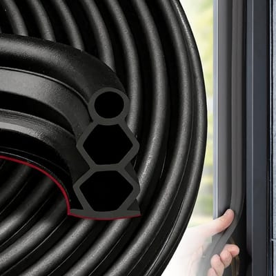 Flexibele Dichtband 10 mm x 18 mm voor Deuren en Ramen - Zelfklevende Waterdichte Rubber Sealing Tape - 7 m voor Effectieve Isolatie en Geluidsdemping