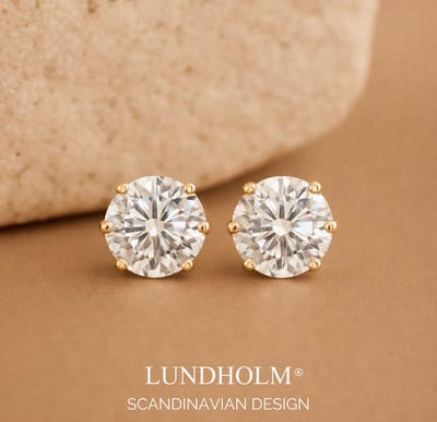 Lundholm Luxe Zirkonia Studs Oorbellen Jewellery - Oorknopjes Dames Zirkonia 6 mm - Premium Stainless Steel PVD Gold Plated - Vrouwen cadeautjes tip cadeau collega bedankt afscheid Luxe Cadeau cadeau voor mama - my Nikki Serie