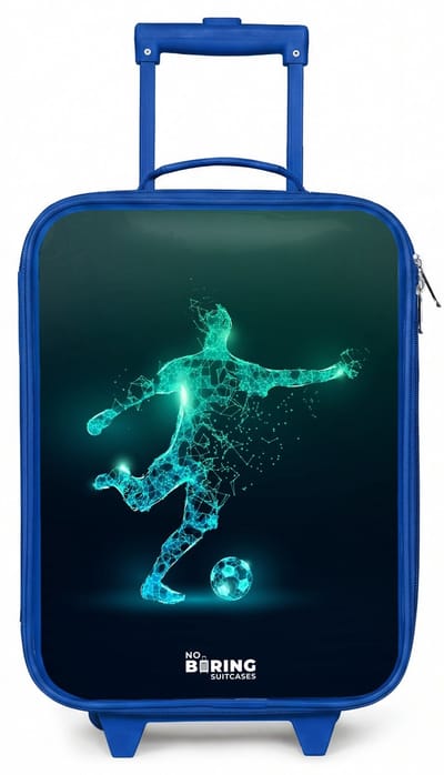 NoBoringSuitcases.com® - Kinderkoffer blauw - Kindertrolley jongen - Voetballer trapt met kracht in digitale vorm - Koffer kind lichtgewicht - Reiskoffer trolley voor kinderen - Koffertje met lichtgevende wieltjes - Rolkoffer