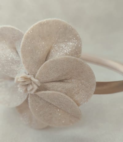 Diadeem glitterbloem 7 cm groot